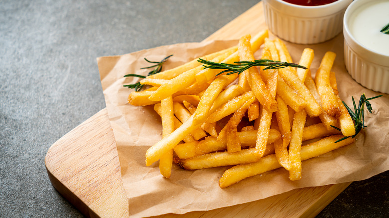 8 popular restaurants that use frozen French fries