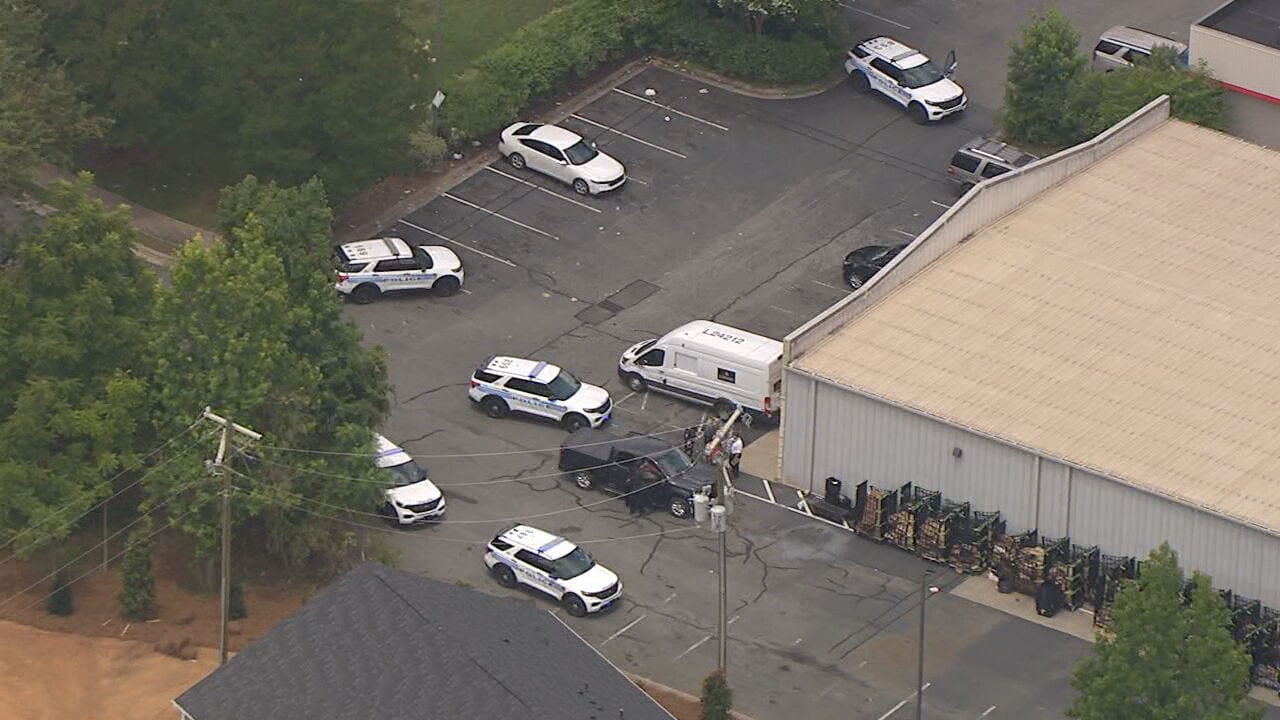 Police investigate armed robbery near northeast Charlotte Family Dollar
