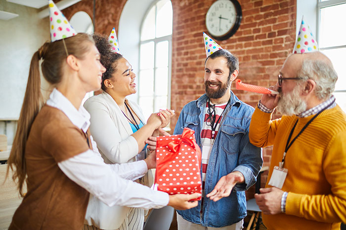 29 weird office rules that made people say 'you gotta be kidding me'