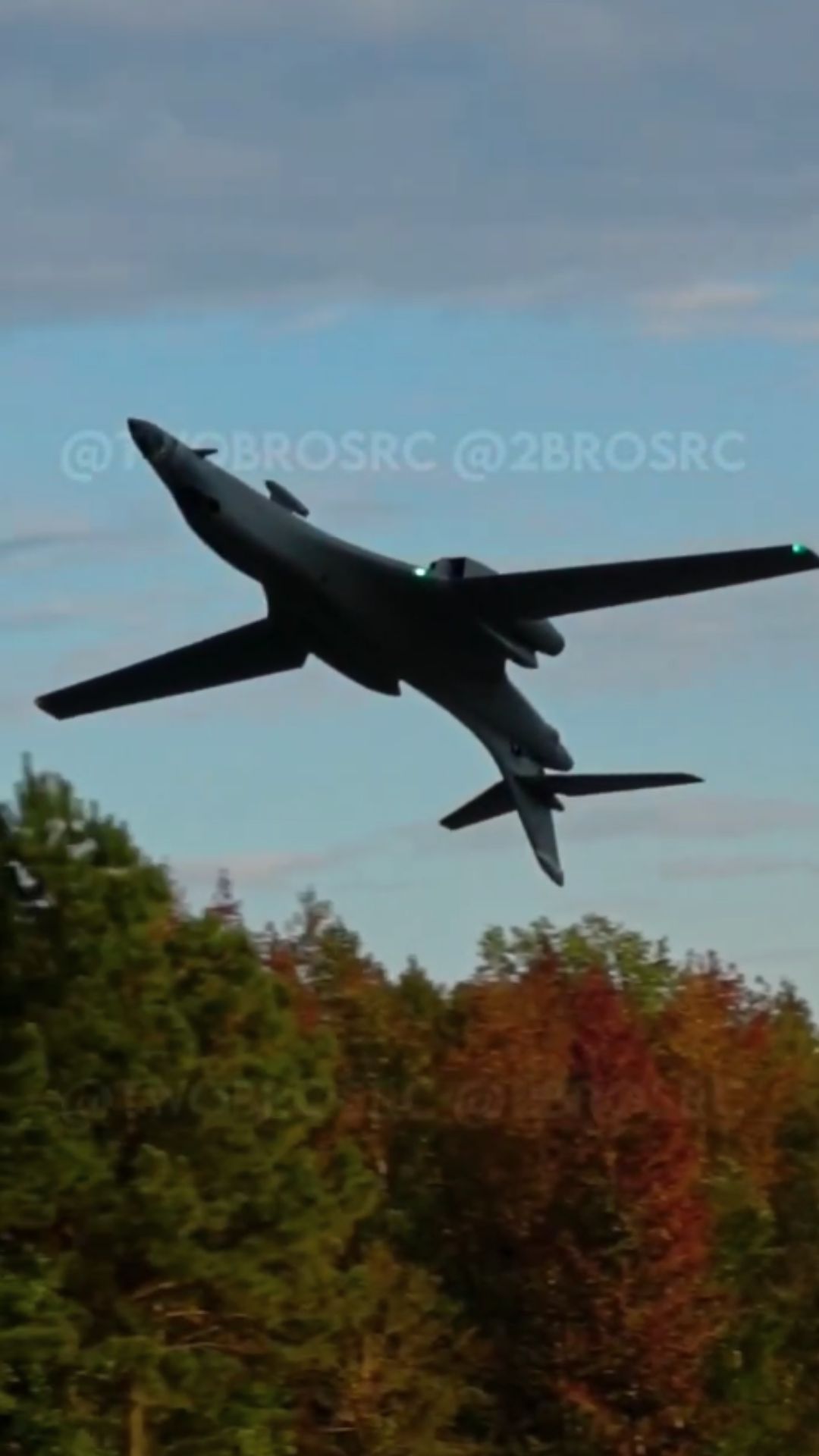 Inside RC aviation B-1B Lancer inverted flight control
