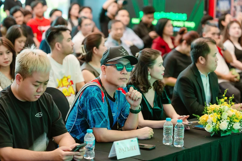 Nhạc sĩ Huy Tuấn cầm trịch live concert xuyên đêm