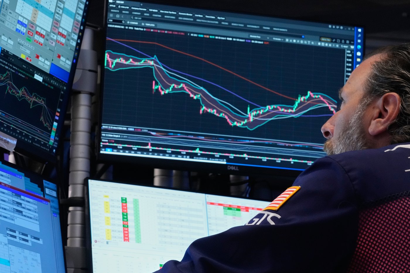 US Stocks Rally, Cut June Losses