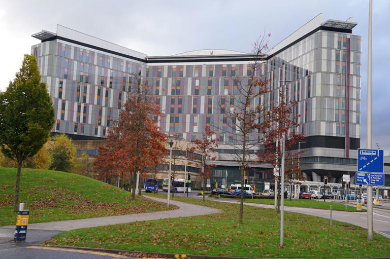 Suspected Ebola case puts UK hospital in lockdown as worries over ...
