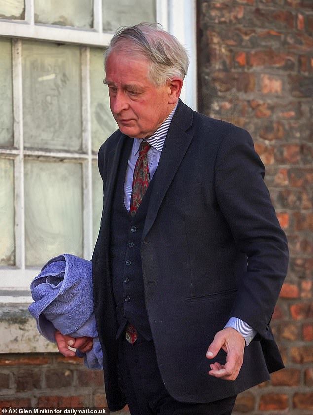 Strict Pub Boss Who Banned Phones, Music, and Swearing Dies at 81