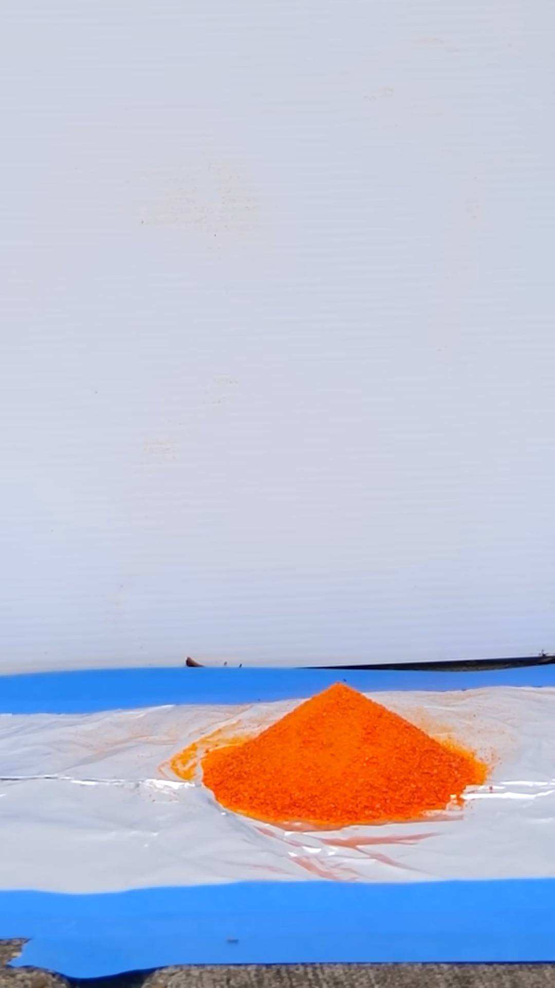 A volcano reaction you didn't do in school