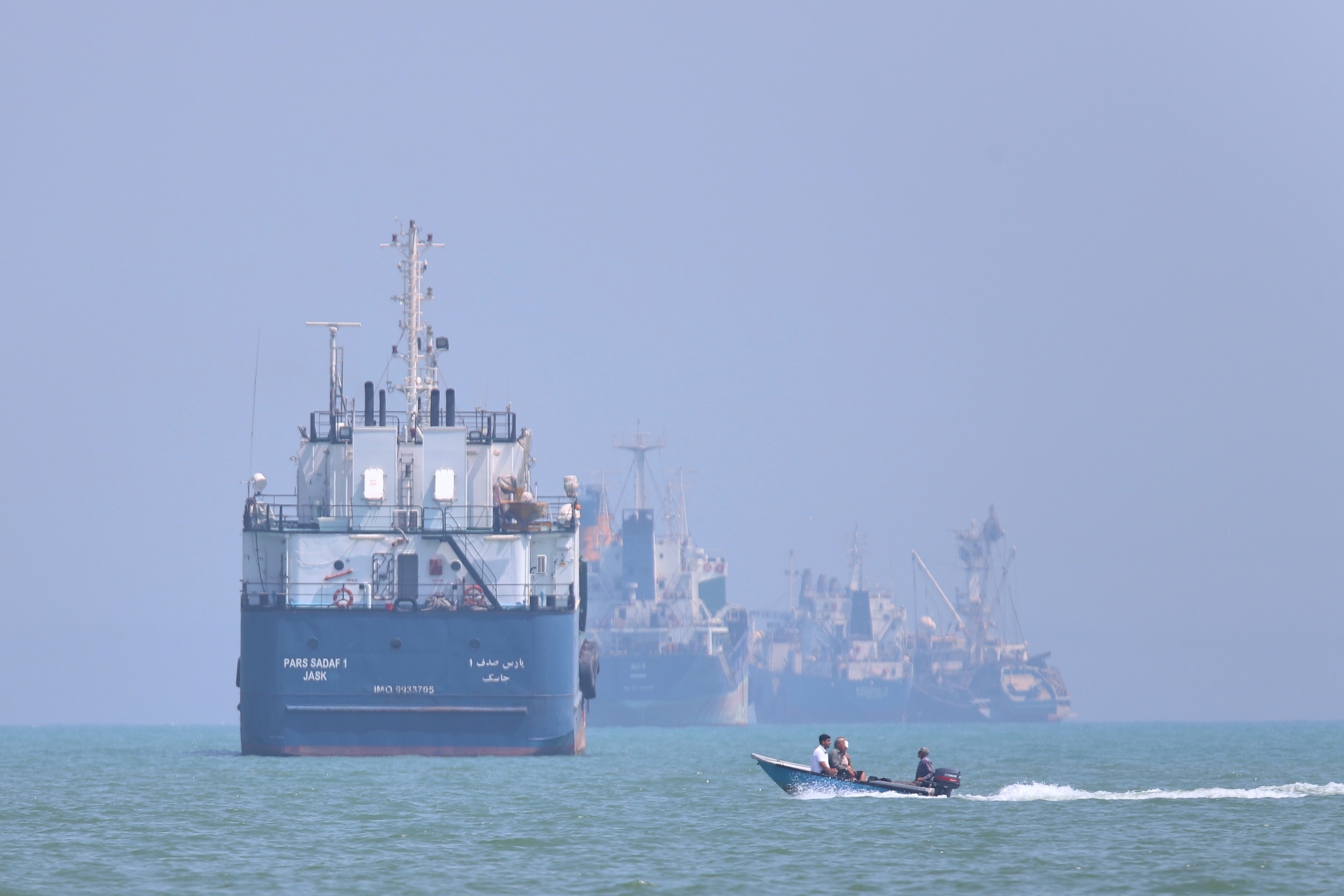 Cuộc cạnh tranh định hình luật chơi mới ở Hormuz