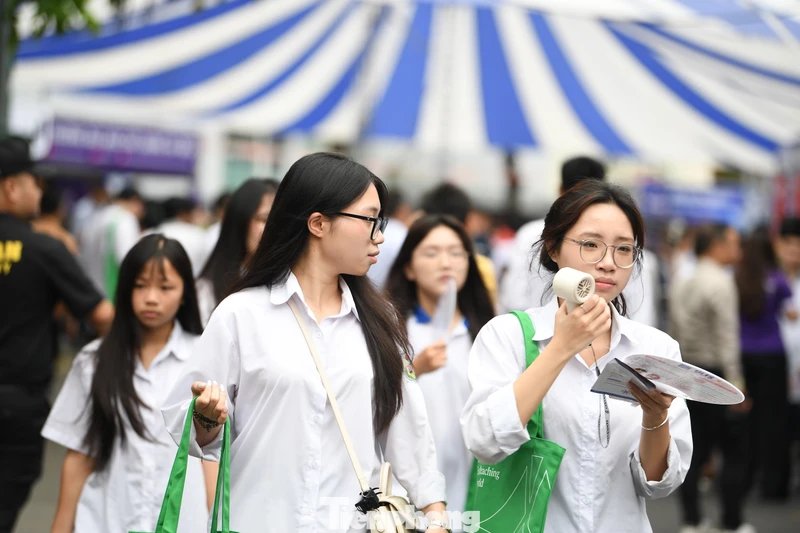 Công bố phổ điểm 5 tổ hợp truyền thống xét tuyển đại học