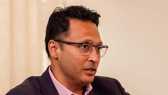 A Man With a Thick Indian Accent Becomes a Successful CEO in the US