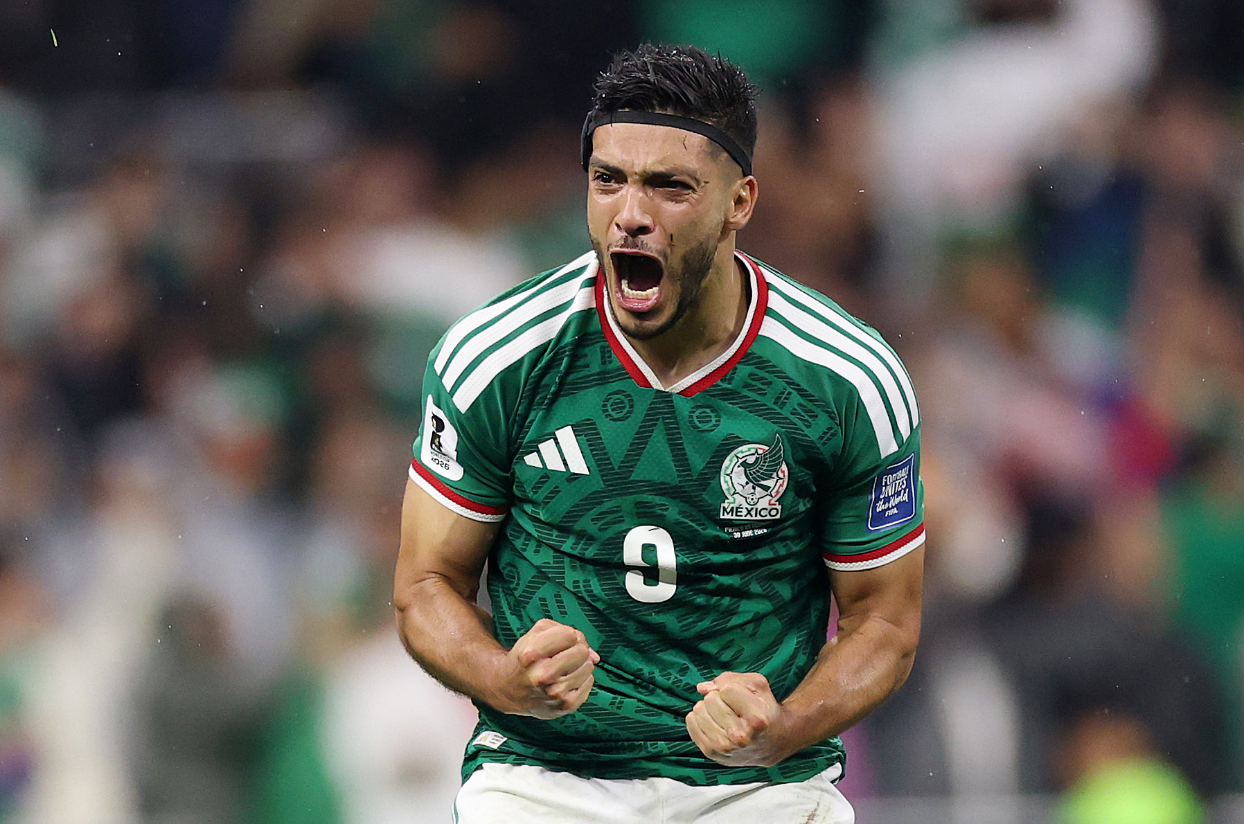 Mexico's fast start, not its famous defense, sinks Ecuador at the Azteca