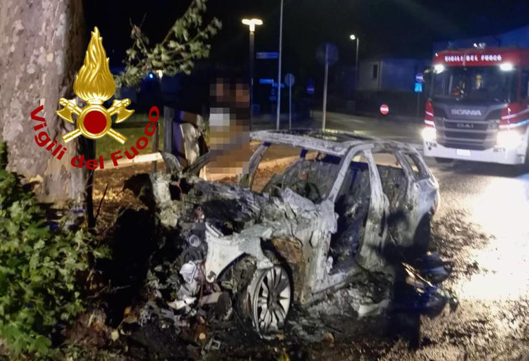 Con l'auto contro un albero, perde la vita una donna nel Veneziano