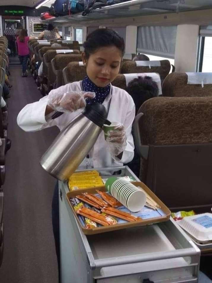 No extra charge for ordering onboard: Earlier, passengers who opted out had to pay an additional ₹50 if they ordered food on the train. That extra fee has now been removed, so everyone pays the same meal price. No Indian train journey is complete without chai. Vande Bharat serves tea and coffee in branded cups, often accompanied by biscuits or light snacks during shorter journeys.