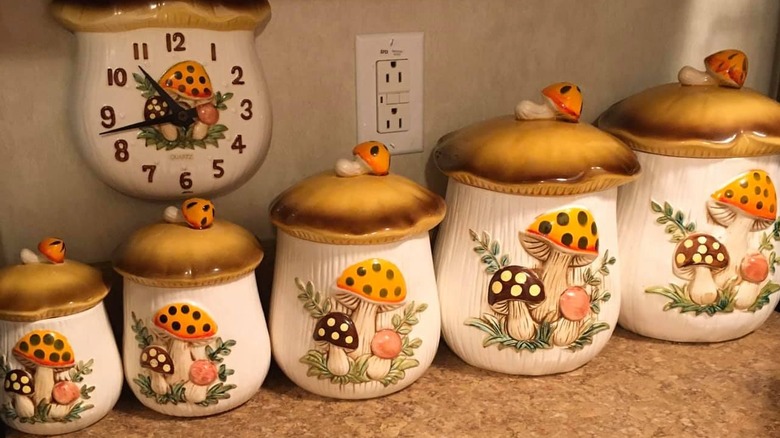 The Vintage Kitchen Storage Jars You Need To Grab If You Spot Them At A Thrift Store
