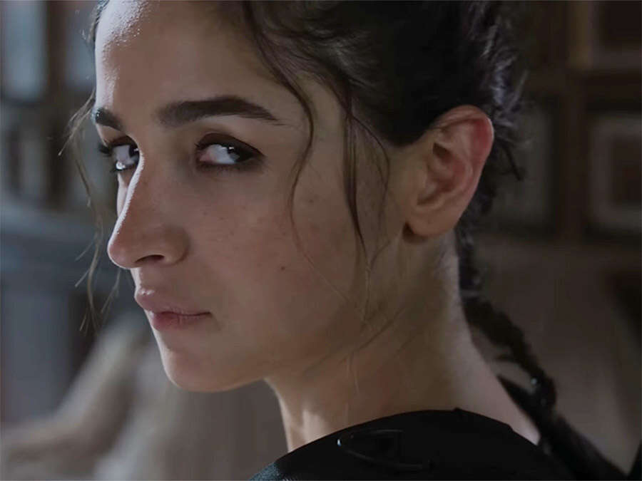Alia Bhatt gives befitting reply to student asking her to name the ...
