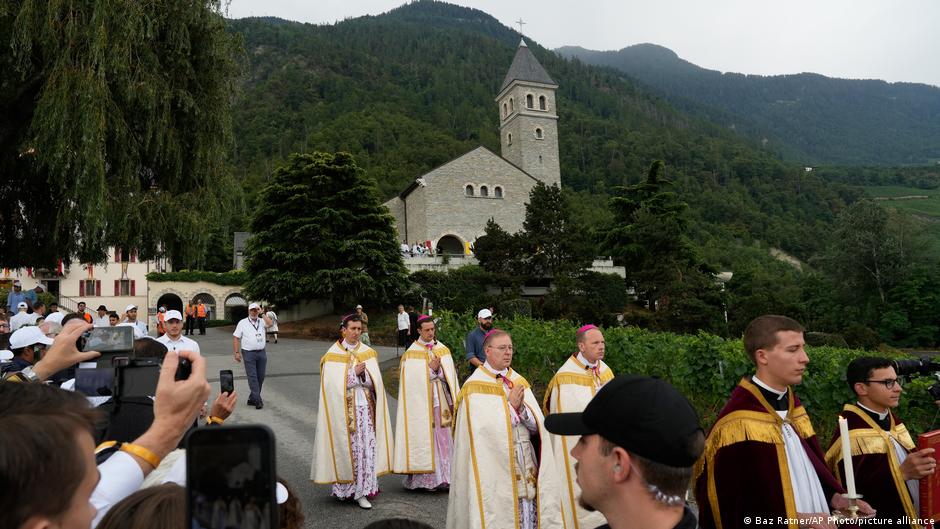 Rebel Catholic group SSPX defies pope, consecrates bishops
