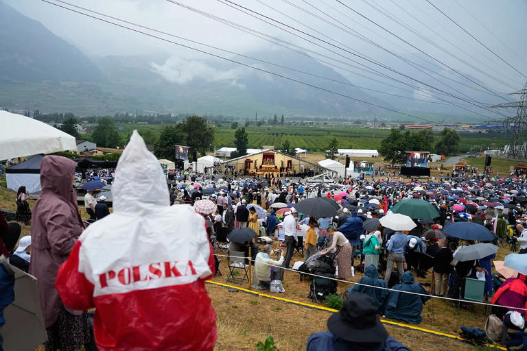 Defying Pope Leo XIV and risking schism, traditionalists go ahead with ...