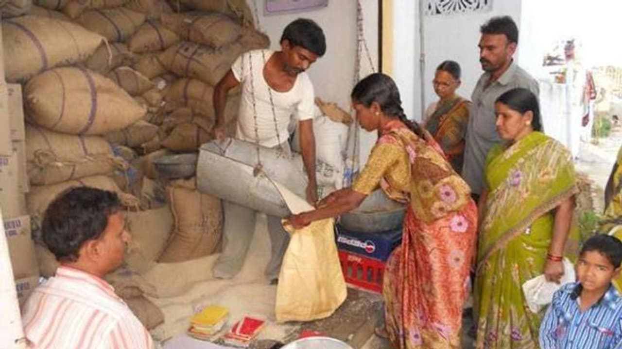 PMGKY: বিনামূল্যে রেশন পেতে হলে এভাবে করুন আবেদন! দেখে নিন কী ভাবে ...