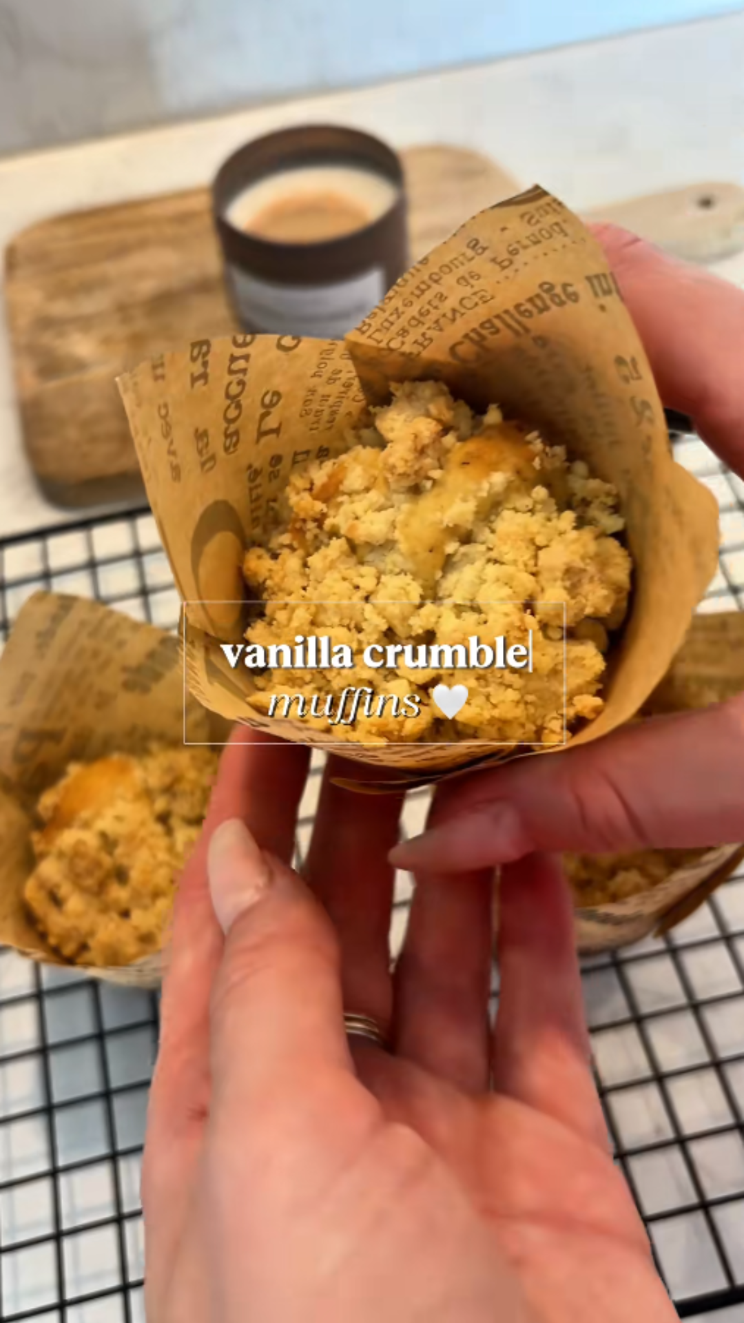 Easy homemade vanilla crumble muffins baking guide