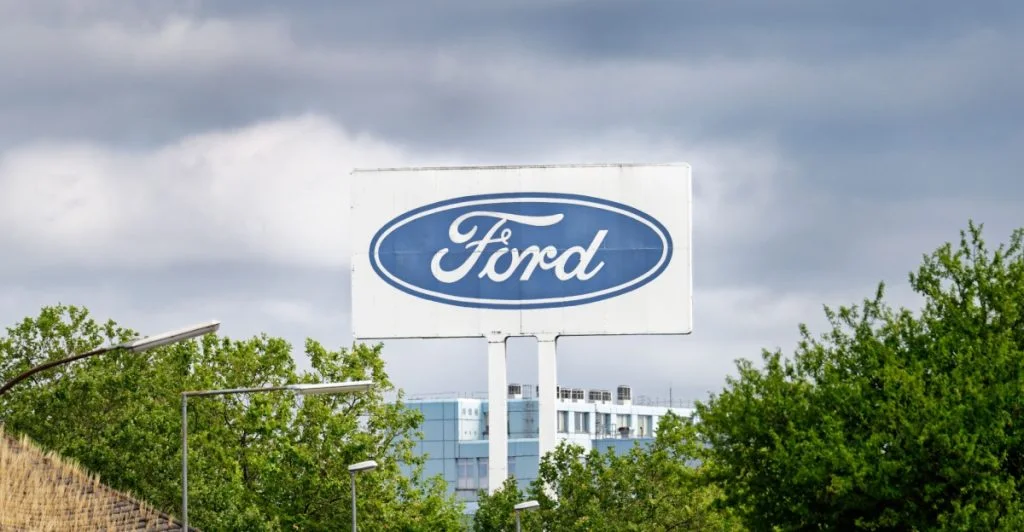 Ford hires 300+ engineers, 