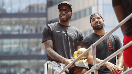 Drake responds to Kawhi Leonard rumors in new IG photo amid Raptors