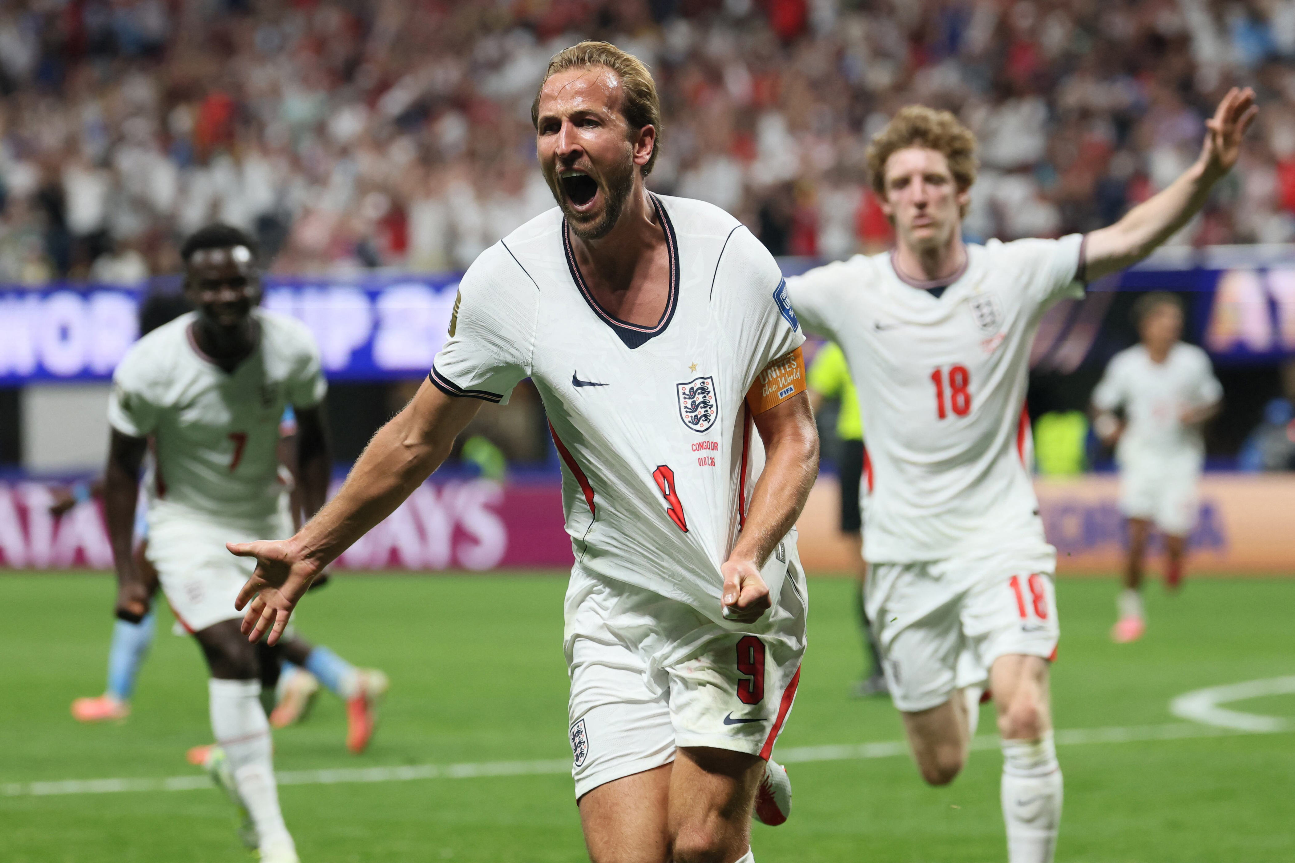 Harry Kane marcó doblete y se metió de lleno en la pelea por el Botín ...