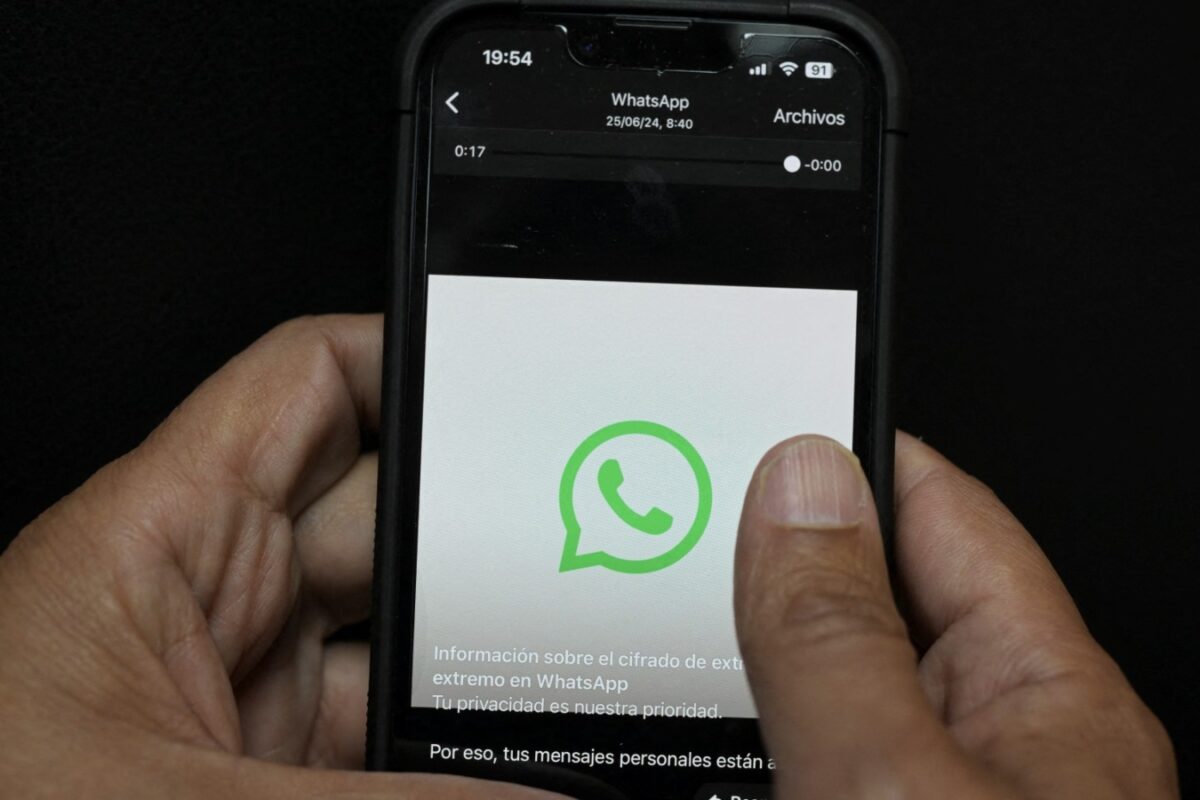 WhatsApp iOS update may let users change microphone modes without ...
