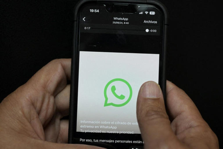 WhatsApp iOS update may let users change microphone modes without ...