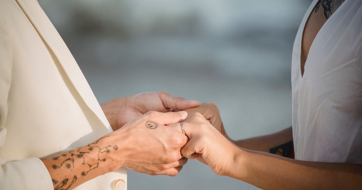 8 Small Relationship Moments That Mean More Than Saying 
