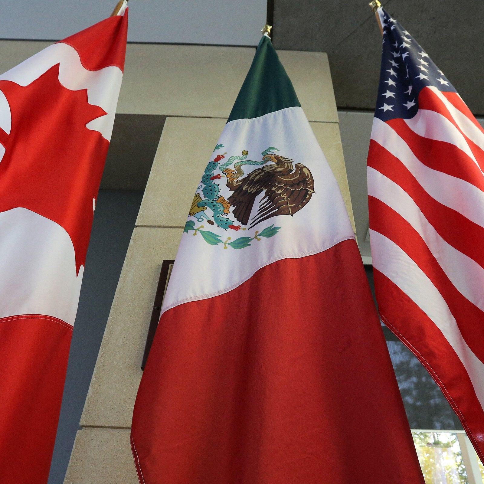 US says it won't extend key trade deal with Canada and Mexico
