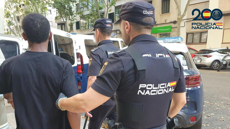 Detenido un colombiano por apuñalar a otro hombre en un autobús «porque ...