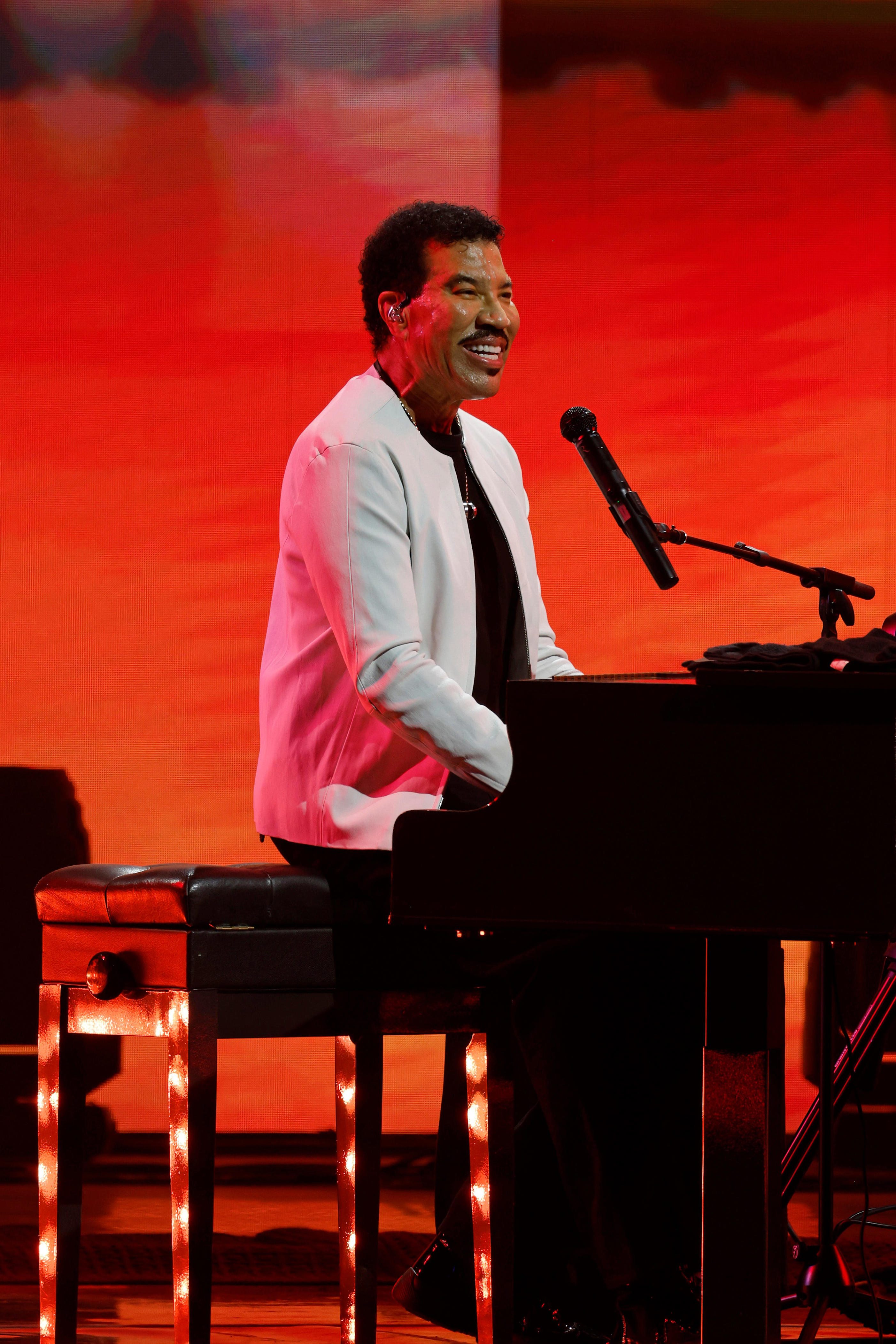 Lionel Richie jokes about recovery after health scare postpones tour