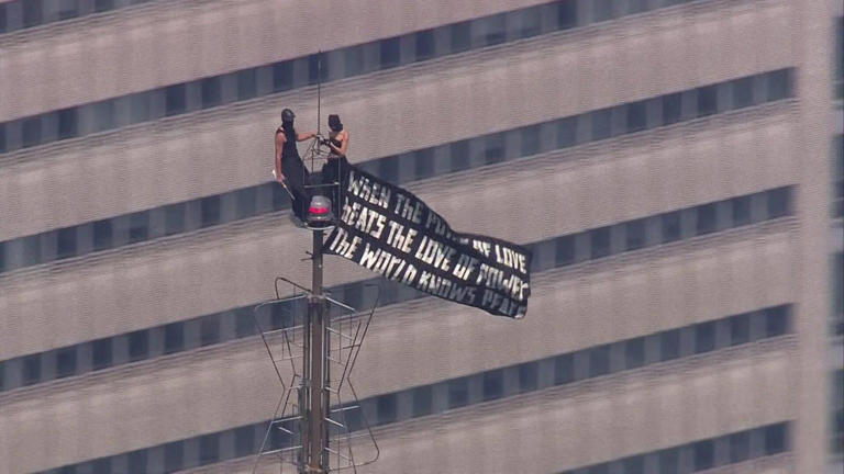2 Empire State Building climbers awaiting arraignment after apparently ...