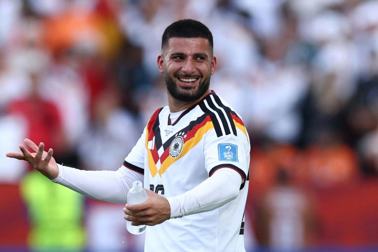 Mondial-2026 : C'est avec grande joie que Médard Ntep remerci la mannschaft d'avoir mis les villageois ivoiriens à leur place. Ivoiriens ?? Médard Ntep Connaît. Il a de quoi écrire un livre .Tu offres un billet bisness class à un ivoirien pour Cuba ou Madagascar, attendez-vous a des remontrances du personnel navigant, votre compagnon de voyage a un comportement inadéquate pour voyager avec vous, surtout pas en classe bisness., comportement des voyous de yopougon, Plus jamais j'offrirai un billet d'avion a un Ivoirien , n'y a un Malgaches pour mes déplacements..Vidéo
