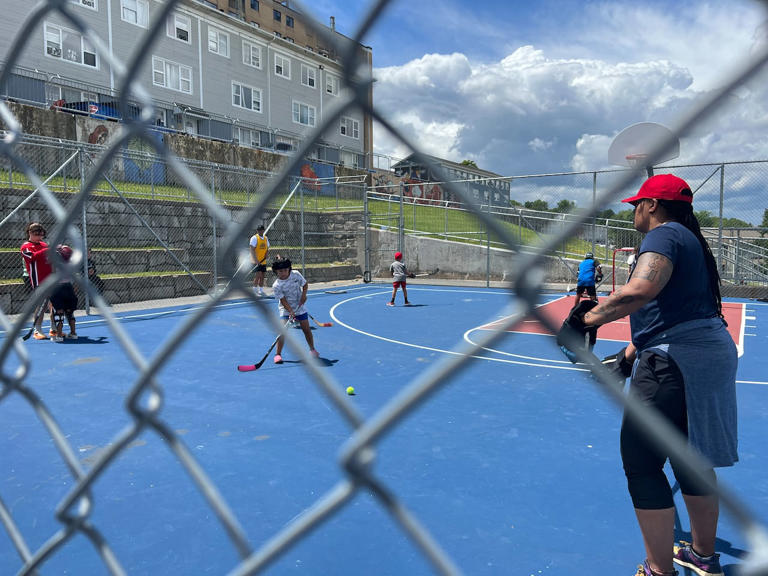 Halifax group brings street hockey to Mulgrave Park