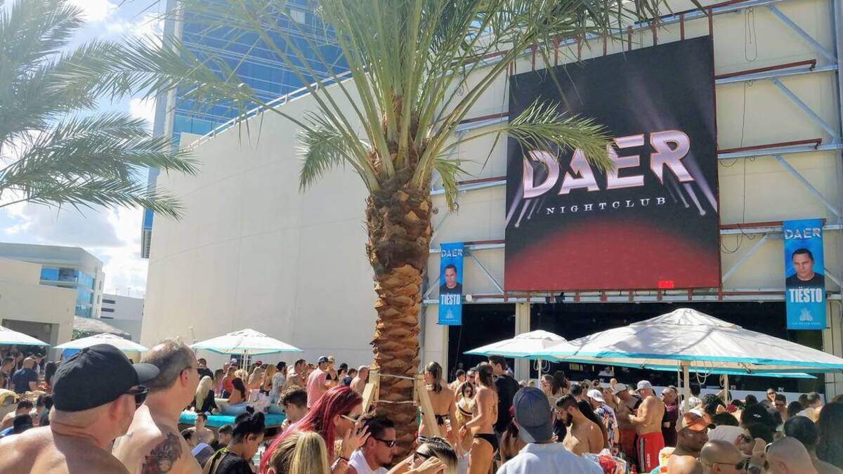 Wind blown cabana injures 5 people at Seminole Hard Rock club ...
