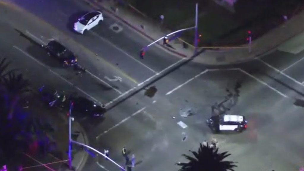 Arcadia stolen vehicle pursuit ends in multi-car crash involving LA ...
