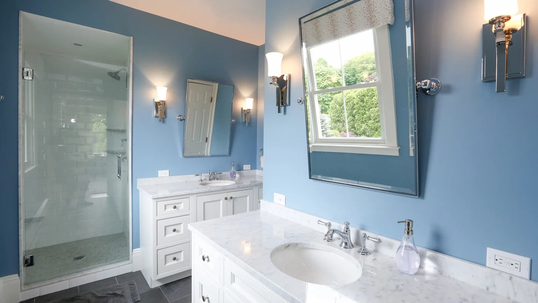 warm-tones-are-taking-over-bathrooms