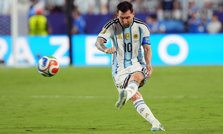 Khoa học lý giải kỹ năng siêu việt của Messi: Chỉ cần 0,04 giây đánh lừa đối thủ