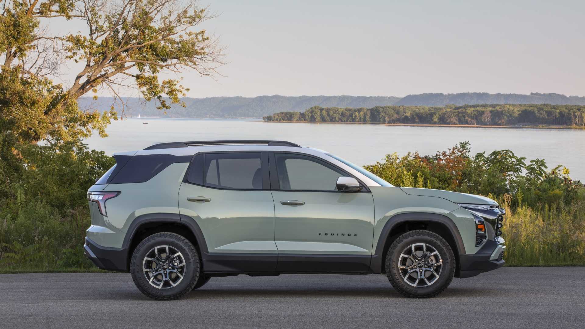 Side profile shot of a 2025 Chevrolet Equinox