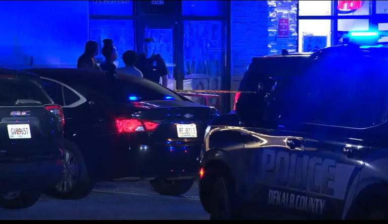 Man dies in shooting at Stone Mountain shopping center