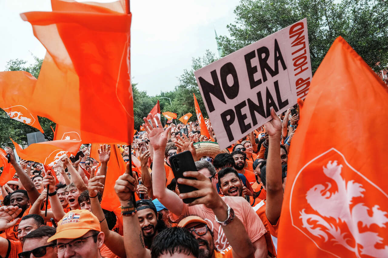 Mexico fans had a message and history lesson for the Netherlands during ...