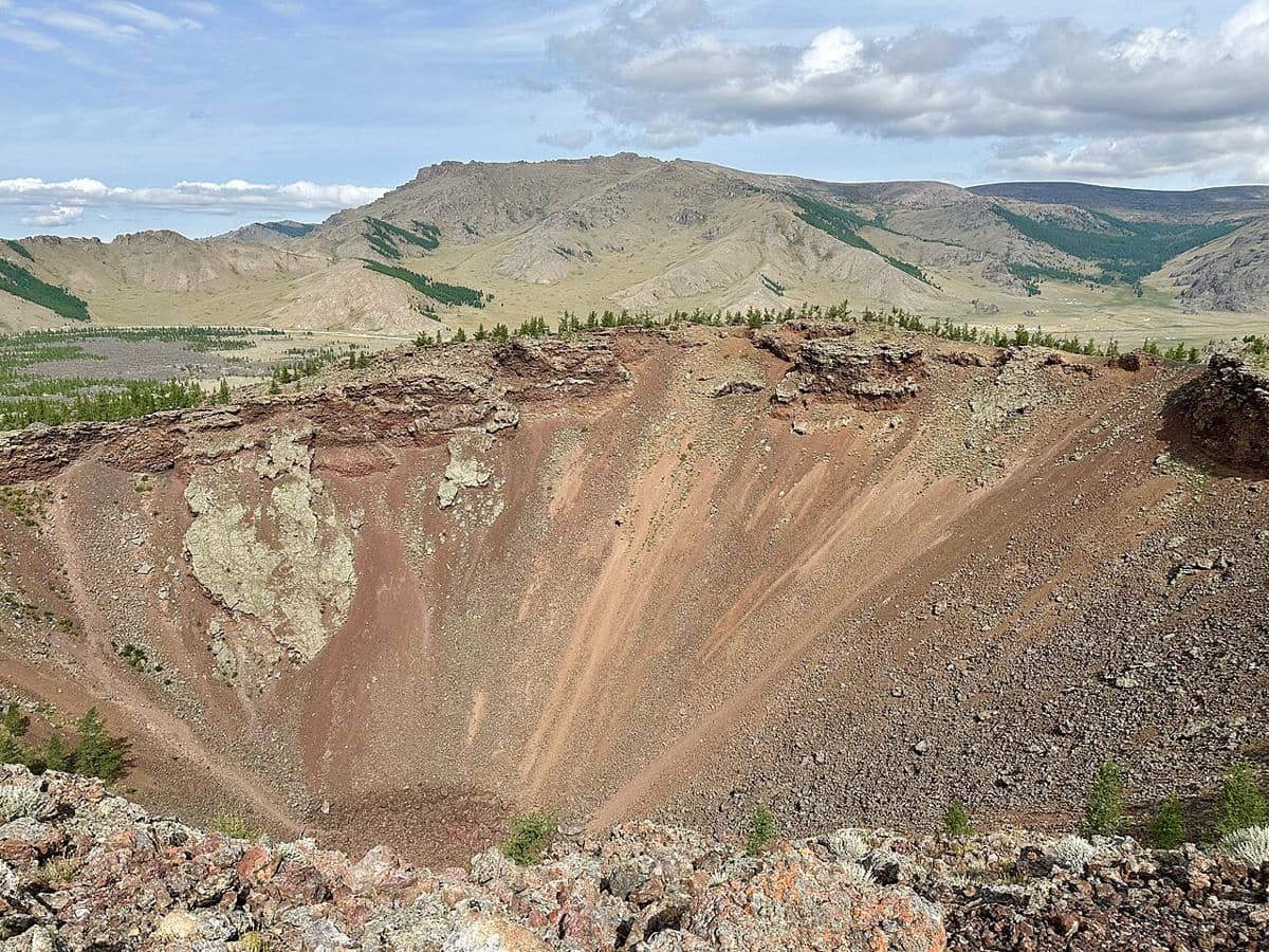 Fakta menarik hutan vulkanik Khorgo Mongolia, tumbuh di atas batuan beku!