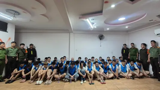 Báo điện tử Tiền Phong Các đối tượng nước ngoài tại cơ quan công an. 1