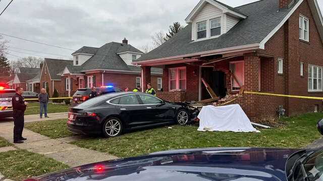 Tragic Tesla crash claims life of 76-year-old woman in Texas