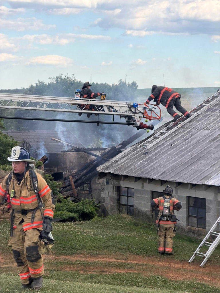 Crews respond to barn fire in York County