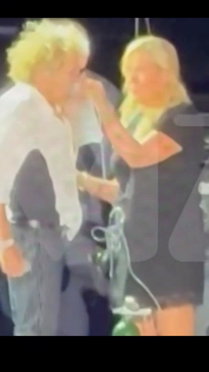 Rock legend Rod Stewart, 81, suffers frightening onstage health scare