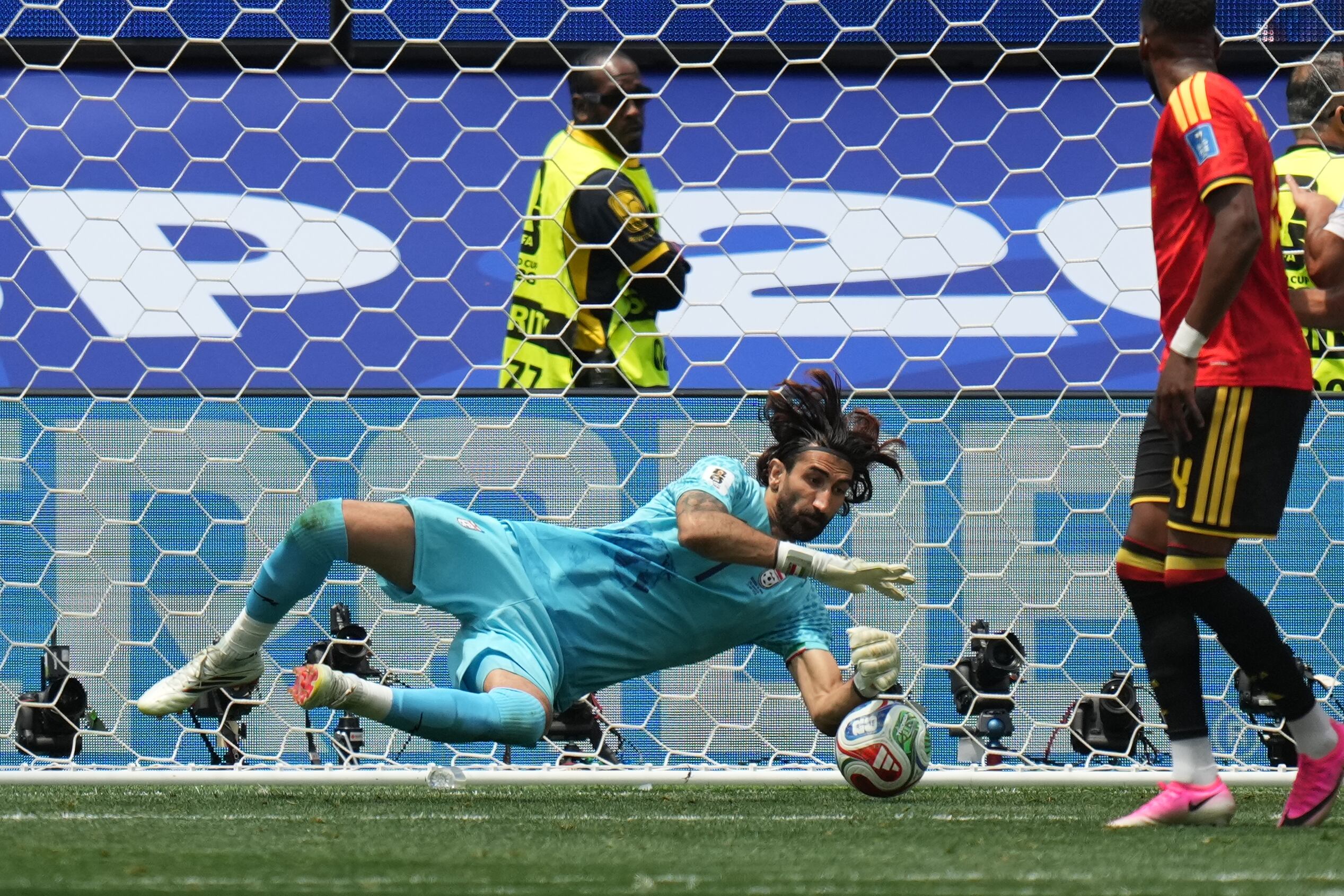 Iran draws 0-0 with Belgium, goalkeeper shines