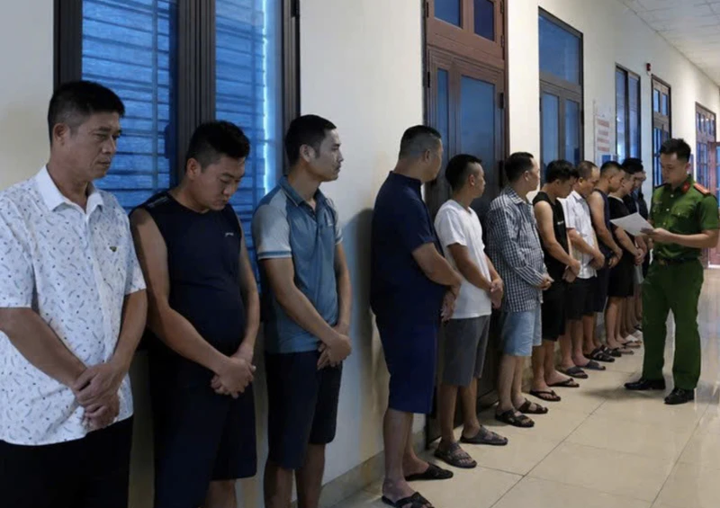 Triệt xoá sới bạc, tạm giữ 13 đối tượng ở Ninh Bình