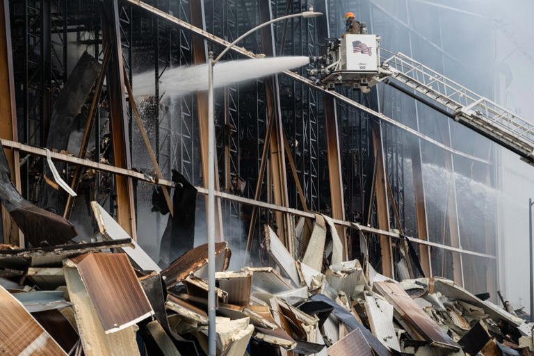 Race against time in fight with 500,000-square-foot Boyle Heights fire