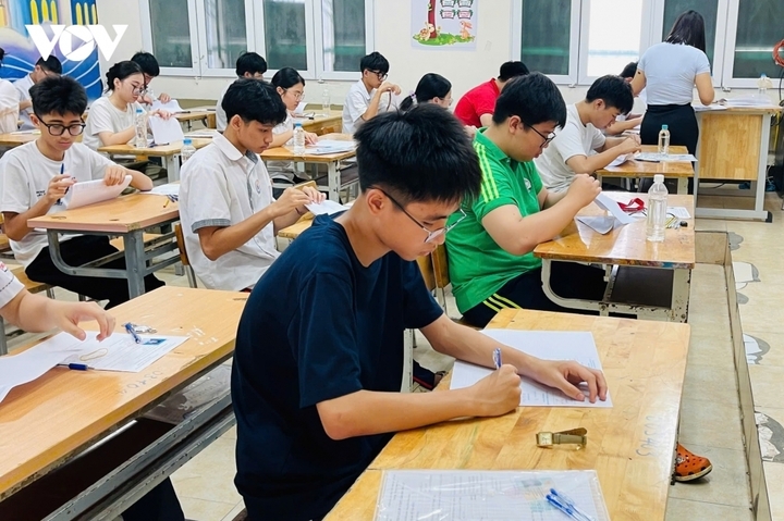 Điểm thi vào lớp 10 không như mong đợi: Học sinh cần nhất là vòng tay gia đình