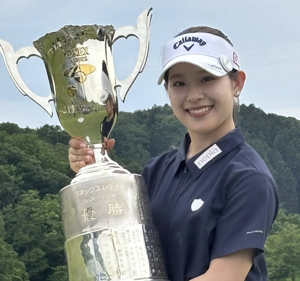 吉田鈴が完全Vでツアー初優勝 史上4組目の姉妹Vも達成 …